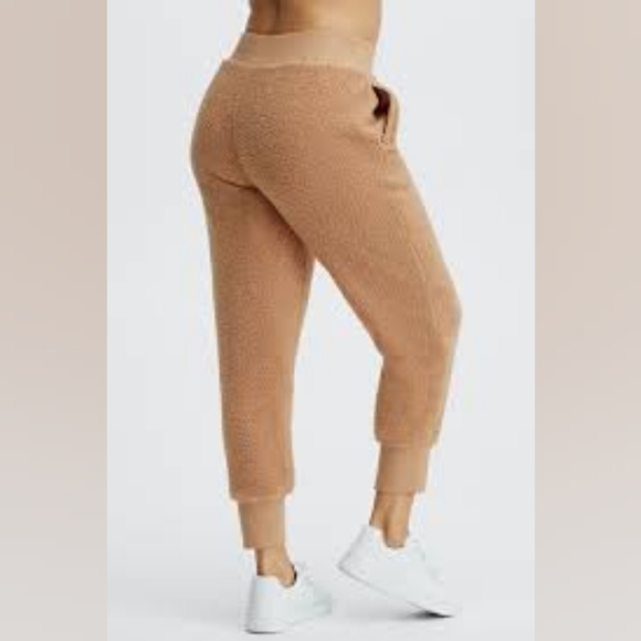 Fabletics Sherpa Teddy Lux Joggers Desert Brown Size Extra Small - Picture 3 of 10